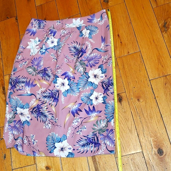 Skirt, top and vegan leather jacket combo - Picture 5 of 16